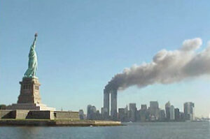 טראומה : פיגוע במגדלי התאומים בניו-יורק. מקור: ויקיפדיה. רשיון שימוש חופשי באדיבות : US-National park service