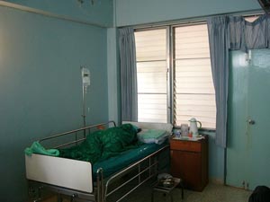 מיטת אשפוז בבית חולים. מקור:ויקיפדיה ברשיון שימוש חופשי. צילום: Mattes