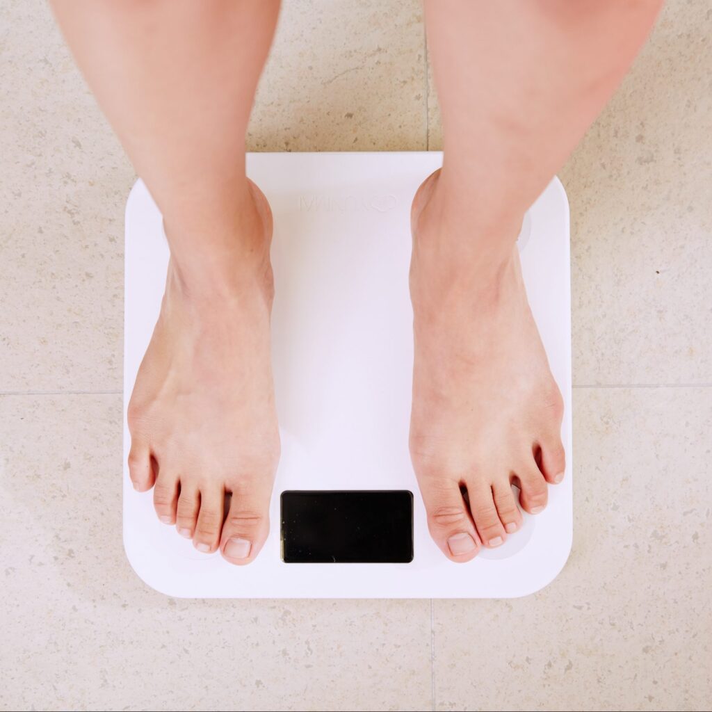 מחשבון פשוט לבדיקת משקל הגוף בהתאם למדד BMI אינדקס מאסת הגוף BODY MASS INDEX צילום: Diet i-yunmai- unsplash
