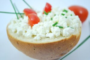 פרסום כריך גבינה שמנה שאינו בריא משפיע באופן משמעותי בהרבה על סטודנטים בעלי הפרעות קשב וריכוז ADHD. צילום: Pixabay-Julita-julenka