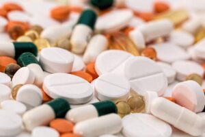 מה הן השפעות תרופות נוגדות דלקת לא סטרואידיות כמו אדוויל ונורופן או קורטיזון על חולי קורונה ? צילום: Pixabay Steve Buissinne